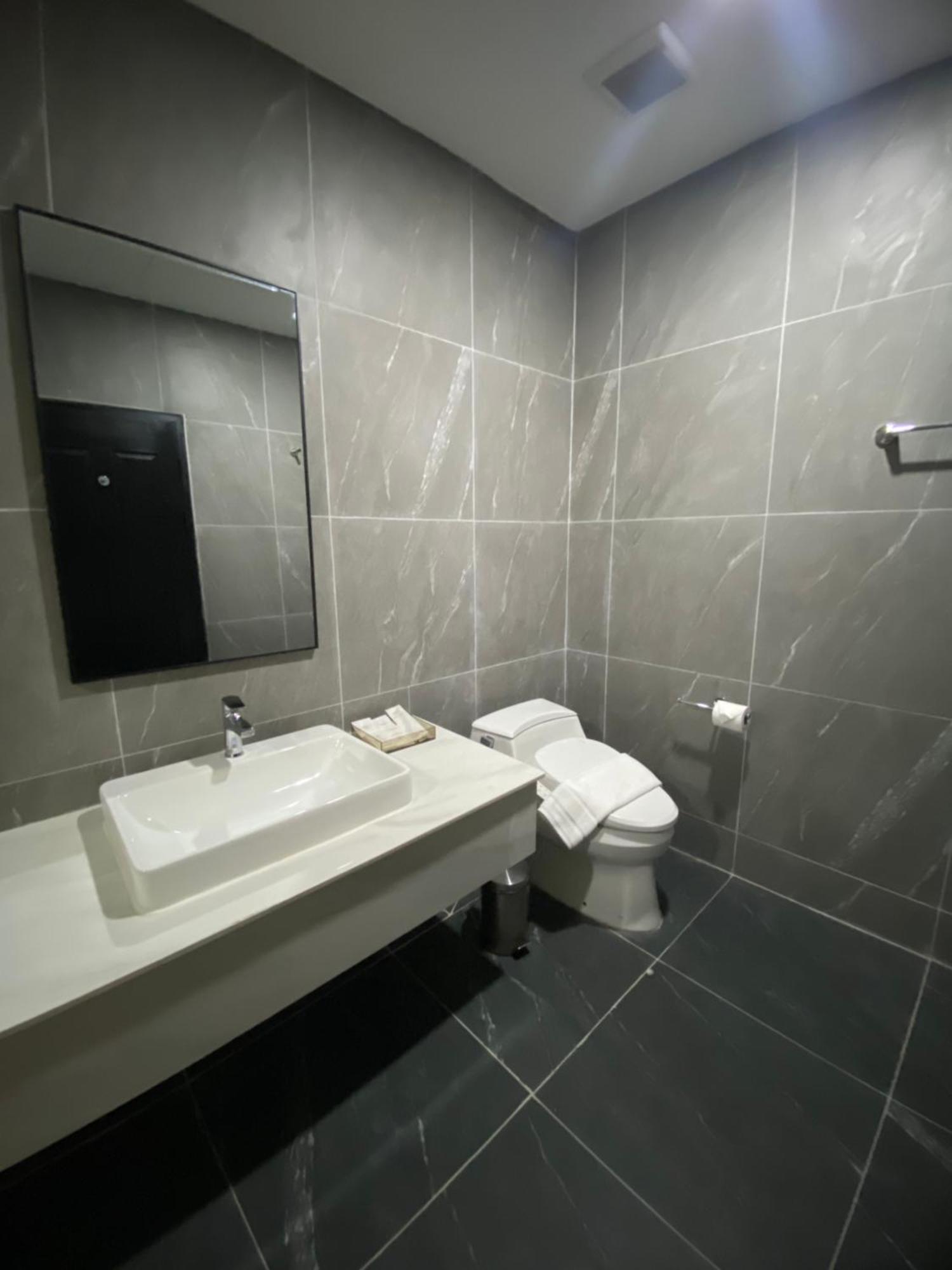 Bb Hotel Savannakhet Bagian luar foto